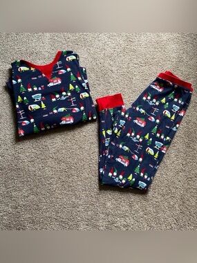 Men’s gnomes blue holiday print pajama set. Size small. 100% cotton.